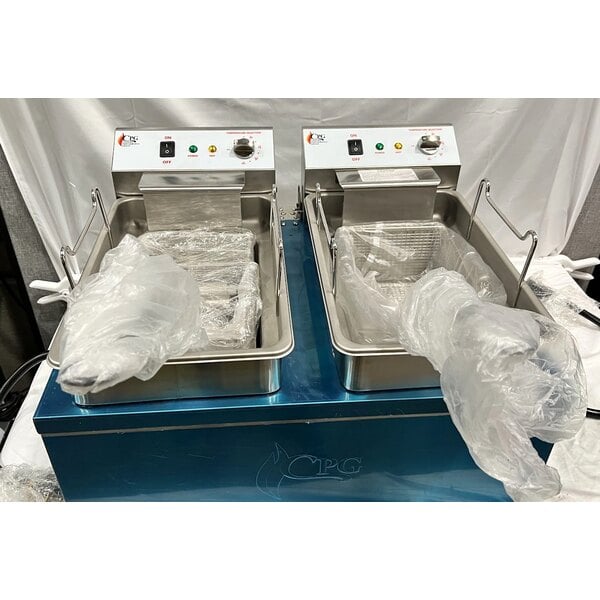 Scratch and Dent Cooking Performance Group EF302 30 lb. Dual Tank Heavy-Duty Electric Countertop Fryer - 208/240V, 8400/11,000W