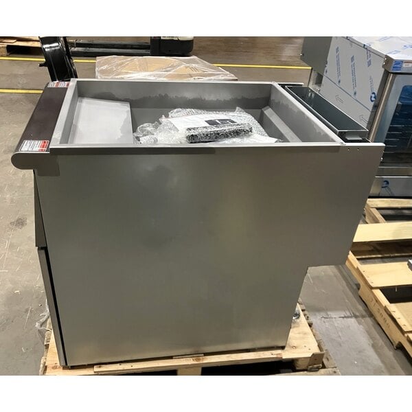 Scratch and Dent Avantco F5-ES-P 65-70 lb. Liquid Propane Stainless Steel Floor Fryer - 100,000 BTU