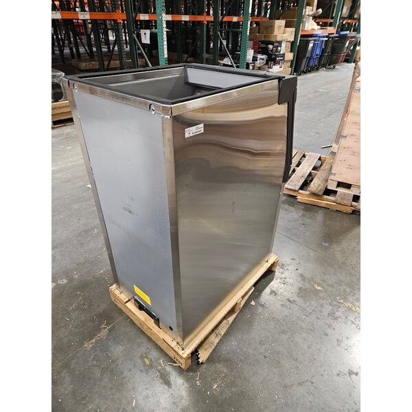Scratch and Dent Scotsman B322S Ice Storage Bin 370 lb. Stainless Steel Exterior