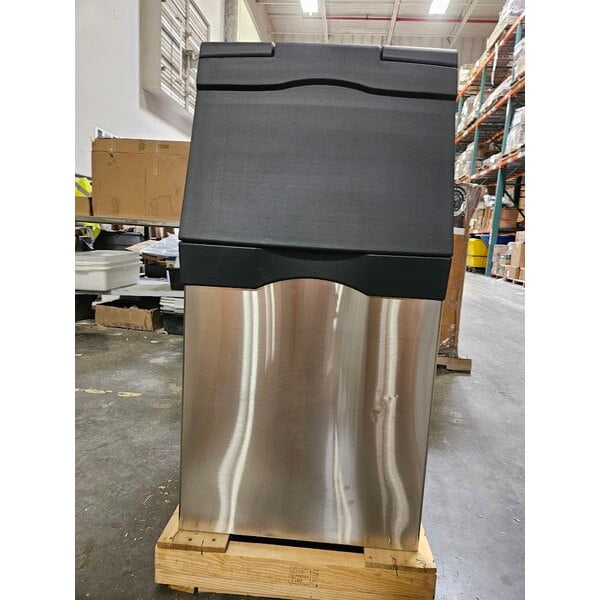 Scratch and Dent Scotsman B322S Ice Storage Bin 370 lb. Stainless Steel Exterior