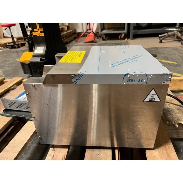 Scratch and Dent Avantco T3600B Commercial 14 1/2" Wide Conveyor Toaster with 3" Opening - 208V, 3600W, 1200 Slices per Hour