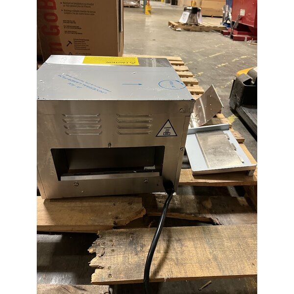 Scratch and Dent Avantco T3600B Commercial 14 1/2" Wide Conveyor Toaster with 3" Opening - 208V, 3600W, 1200 Slices per Hour