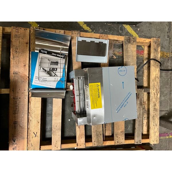 Scratch and Dent Avantco T3600B Commercial 14 1/2" Wide Conveyor Toaster with 3" Opening - 208V, 3600W, 1200 Slices per Hour