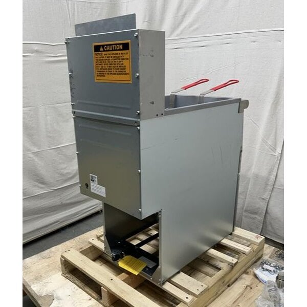 Scratch and Dent Avantco FF50 Liquid Propane 50 lb. Stainless Steel Floor Fryer - 120,000 BTU
