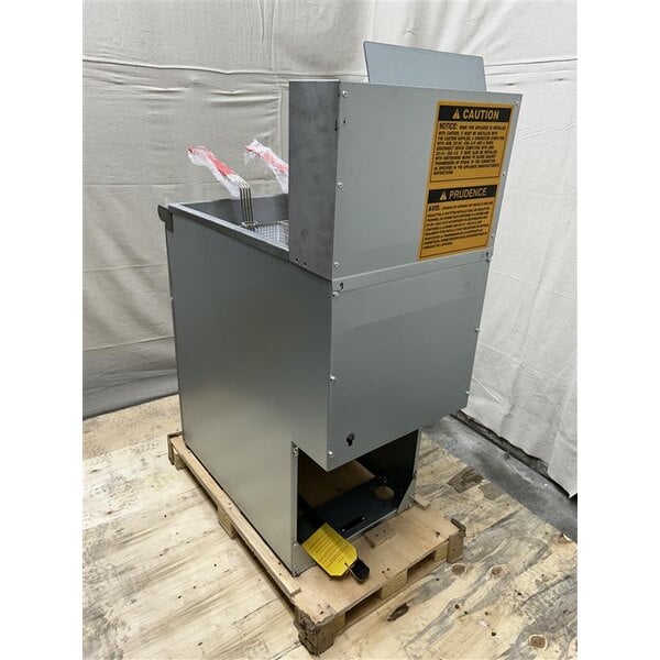Scratch and Dent Avantco F3-ES-P 35-40 lb. Liquid Propane Stainless Steel Floor Fryer - 70,000 BTU