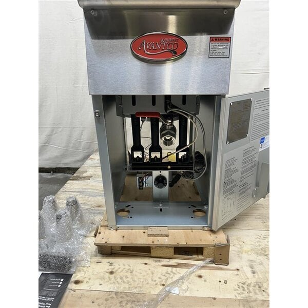 Scratch and Dent Avantco F3-ES-P 35-40 lb. Liquid Propane Stainless Steel Floor Fryer - 70,000 BTU