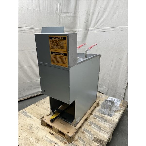 Scratch and Dent Avantco F3-ES-P 35-40 lb. Liquid Propane Stainless Steel Floor Fryer - 70,000 BTU