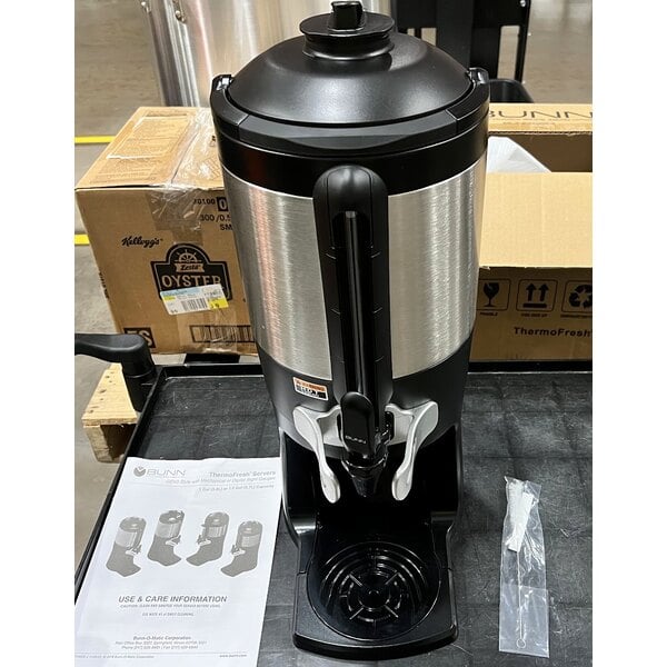Scratch and Dent Bunn 44050.0200 TF 1.5 Gallon Stainless Steel ThermoFresh Server with Mechanical Sight Gauge and Removable Base