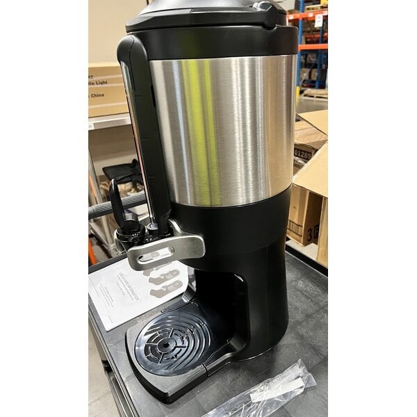 Scratch and Dent Bunn 44050.0200 TF 1.5 Gallon Stainless Steel ThermoFresh Server with Mechanical Sight Gauge and Removable Base