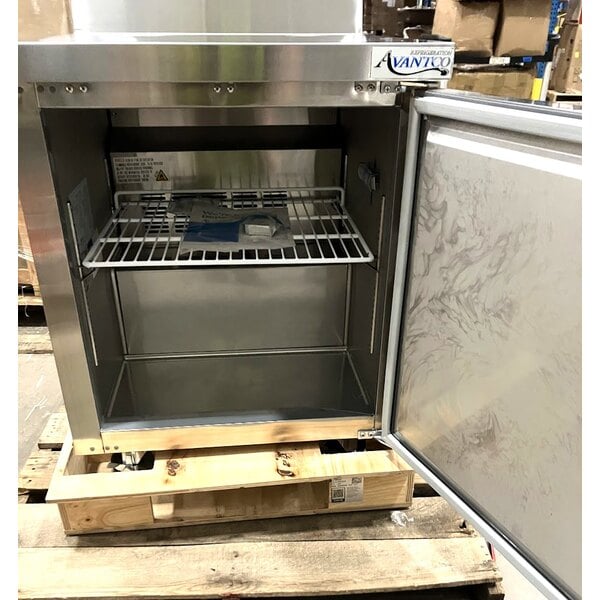 Scratch and Dent Avantco SS-WT-27F-HC 27" One Door Worktop Freezer with 3 1/2" Backsplash