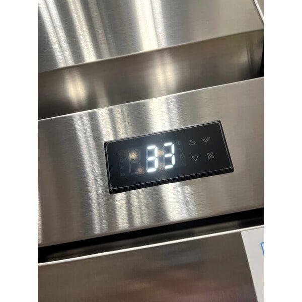 Scratch and Dent True T-23-HC 27" Solid Door Reach-In Refrigerator