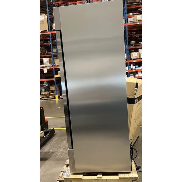 Scratch and Dent True T-23-HC 27" Solid Door Reach-In Refrigerator