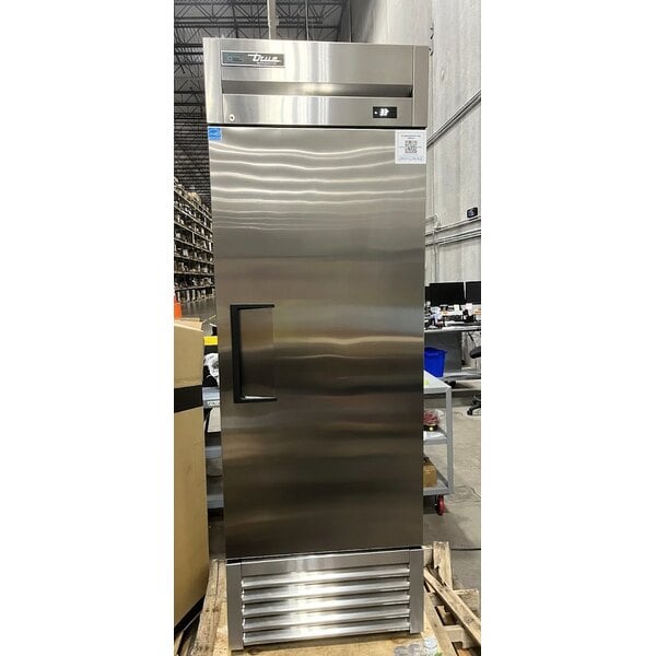 Scratch and Dent True T-23-HC 27" Solid Door Reach-In Refrigerator