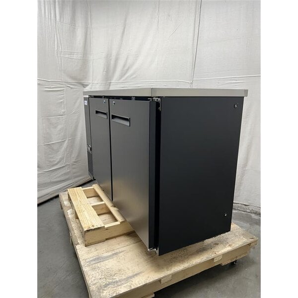 Scratch and Dent Avantco UDD-60-HC (2) Double Tap Kegerator Beer Dispenser - Black, (2) 1/2 Keg Capacity