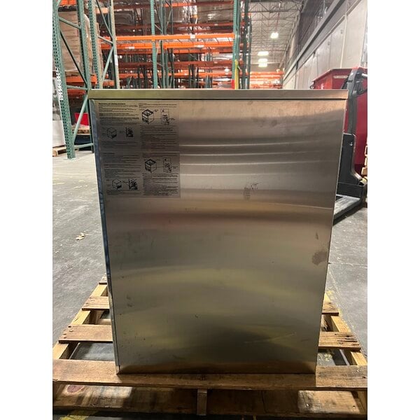 Scratch and Dent Avantco Ice Diamond EUC-F-160-A Air-Cooled Undercounter Full Cube Ice Machine with 44 lb. Bin - 159 lb., 115V
