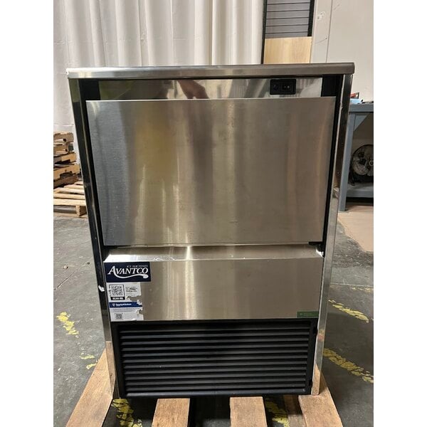 Scratch and Dent Avantco Ice Diamond EUC-F-160-A Air-Cooled Undercounter Full Cube Ice Machine with 44 lb. Bin - 159 lb., 115V