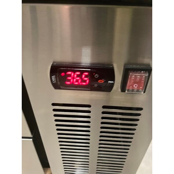 Scratch and Dent Avantco CBE-60-HC 60" 2 Drawer Refrigerated Chef Base
