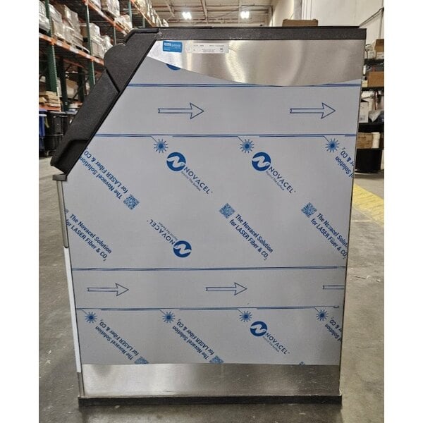 Scratch and Dent Manitowoc D-570 Ice Storage Bin - 532 lb.