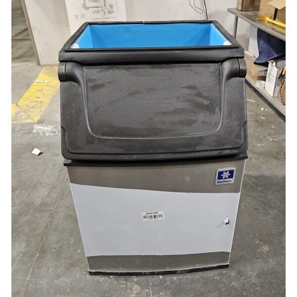 Scratch and Dent Manitowoc D-570 Ice Storage Bin - 532 lb.