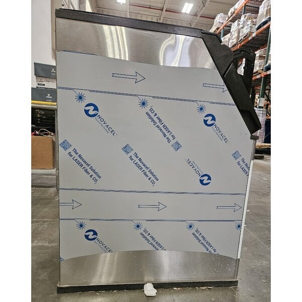 Scratch and Dent Manitowoc D-570 Ice Storage Bin - 532 lb.