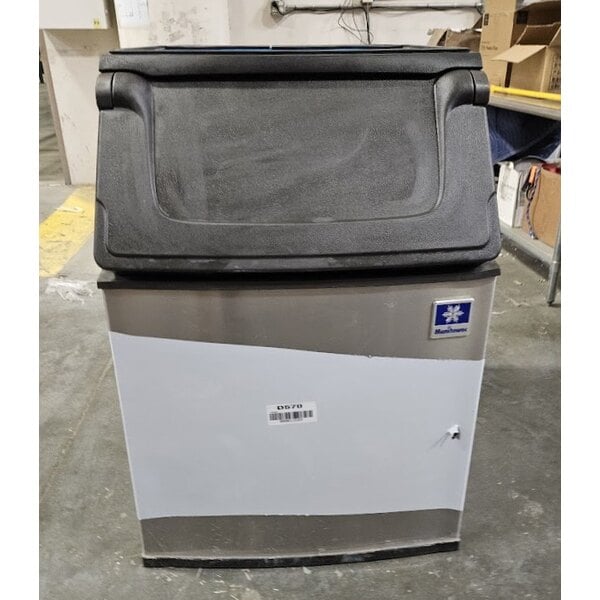 Scratch and Dent Manitowoc D-570 Ice Storage Bin - 532 lb.