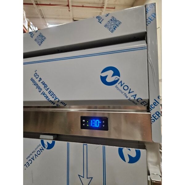 Scratch and Dent Beverage-Air CT1HC-1HS Cross-Temp 1 Section Convertible Reach-In Refrigerator / Freezer with Half Doors