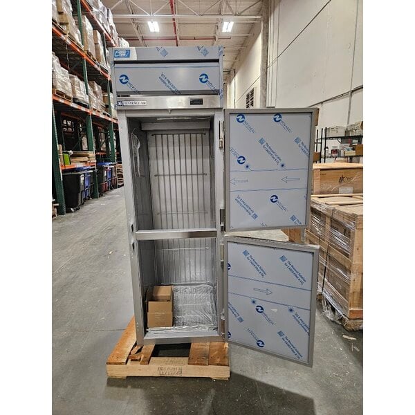Scratch and Dent Beverage-Air CT1HC-1HS Cross-Temp 1 Section Convertible Reach-In Refrigerator / Freezer with Half Doors