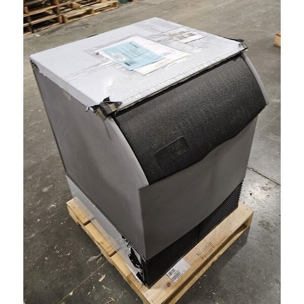 Scratch and Dent Ice-O-Matic CIMU220FA90 24 1/2" Air-Cooled Undercounter Full Dice Cube Ice Machine with 74 lb. Bin - 223 lb., 115V