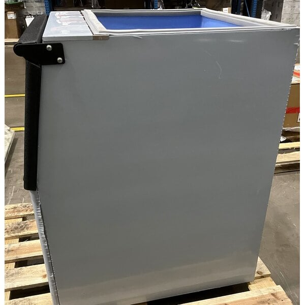 Scratch and Dent Avantco Ice BIN27530 30" Ice Storage Bin - 375 lb.