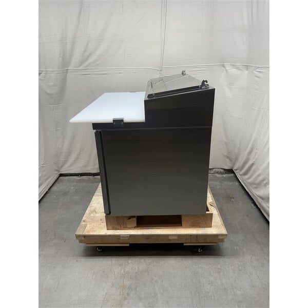 Scratch and Dent Avantco APPT-49-HC 50" 1 Door Refrigerated Pizza Prep Table