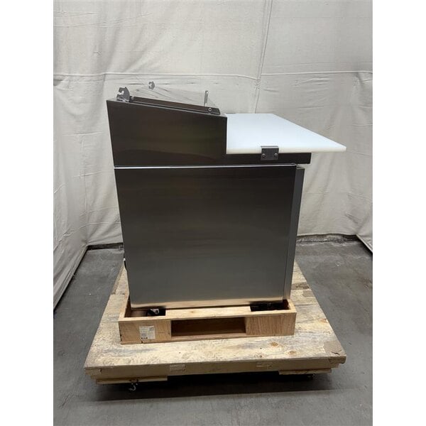 Scratch and Dent Avantco APPT-49-HC 50" 1 Door Refrigerated Pizza Prep Table