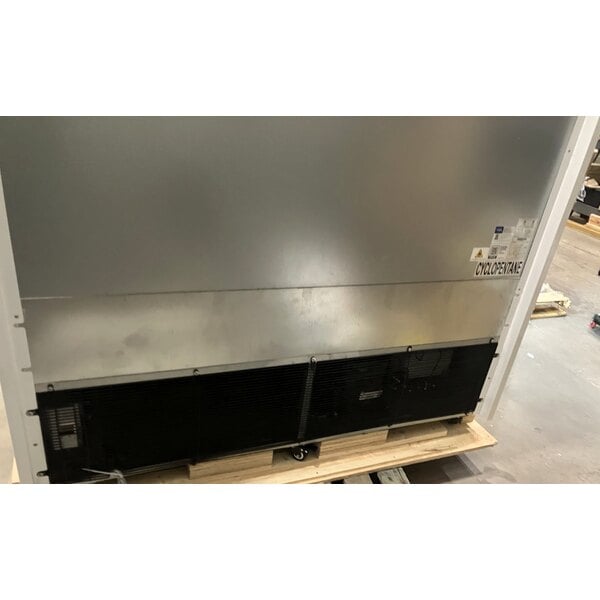 Scratch and Dent Avantco VOA-60-W 59 1/8" White Extra Deep Vertical Open Air Merchandiser with LED Lighting - 115V