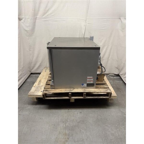 Scratch and Dent MainStreet Equipment EC1-C Single Deck Electric Full Size Convection Oven with Legs - 208V, 3 / 1 Phase, 11 kW