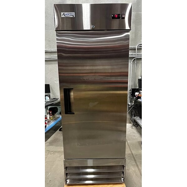 Scratch and Dent Avantco A-23F-HC 29" Solid Door Reach-In Freezer