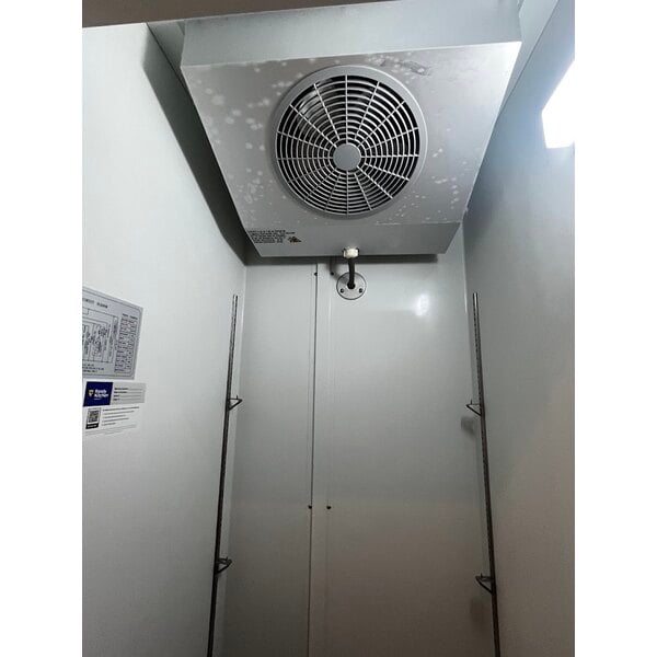 Scratch and Dent Avantco A-23F-HC 29" Solid Door Reach-In Freezer