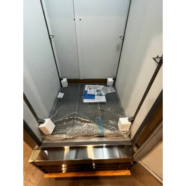 Scratch and Dent Avantco A-23F-HC 29" Solid Door Reach-In Freezer