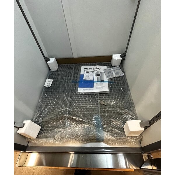 Scratch and Dent Avantco A-23F-HC 29" Solid Door Reach-In Freezer