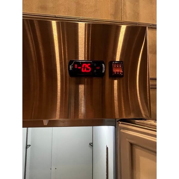 Scratch and Dent Avantco A-23F-HC 29" Solid Door Reach-In Freezer