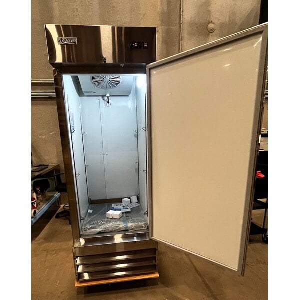 Scratch and Dent Avantco A-23F-HC 29" Solid Door Reach-In Freezer