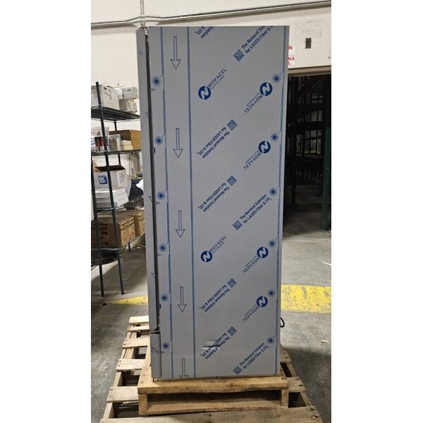 Scratch and Dent Beverage-Air RB12HC-1S 24" Vista Series One Section Solid Door Reach-In Refrigerator - 12 cu. ft.