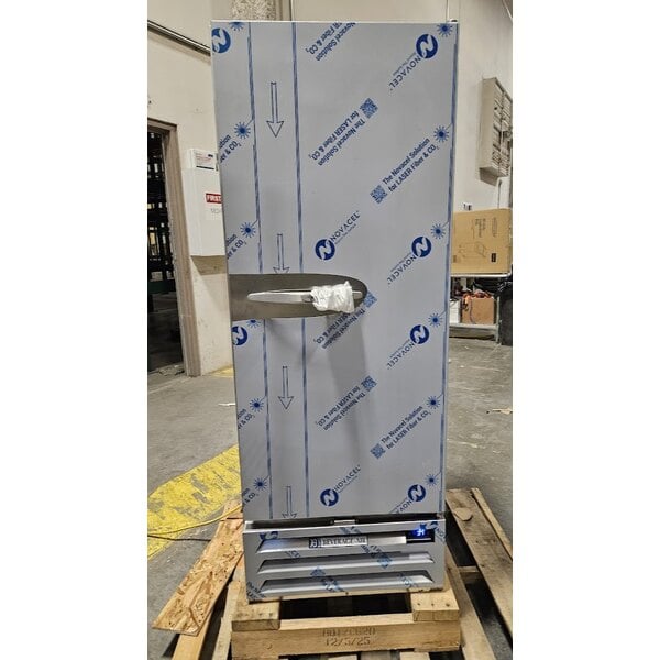 Scratch and Dent Beverage-Air RB12HC-1S 24" Vista Series One Section Solid Door Reach-In Refrigerator - 12 cu. ft.