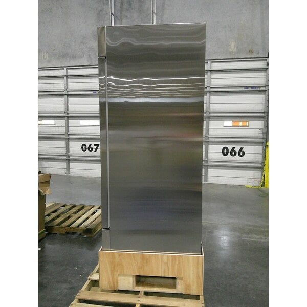 Scratch and Dent Avantco A-23F-HC 29" Solid Door Reach-In Freezer
