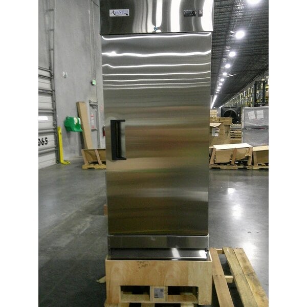 Scratch and Dent Avantco A-23F-HC 29" Solid Door Reach-In Freezer