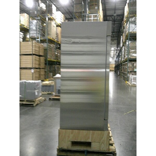Scratch and Dent Avantco A-23F-HC 29" Solid Door Reach-In Freezer