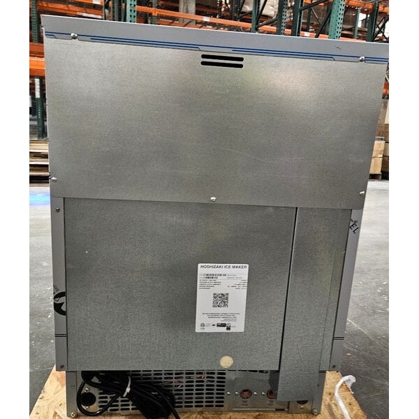 Scratch and Dent Hoshizaki KM-161BWJ 24" Water Cooled Undercounter Crescent Cube Ice Machine with 78 lb. Bin - 115V, 153 lb.