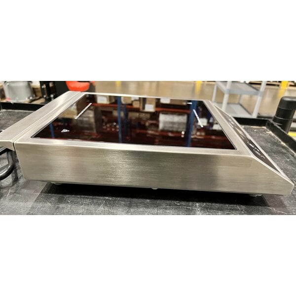 Scratch and Dent Vollrath 59300 Mirage® Cadet Countertop Induction Range 1800W - 120V