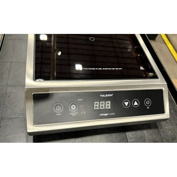 Scratch and Dent Vollrath 59300 Mirage® Cadet Countertop Induction Range 1800W - 120V