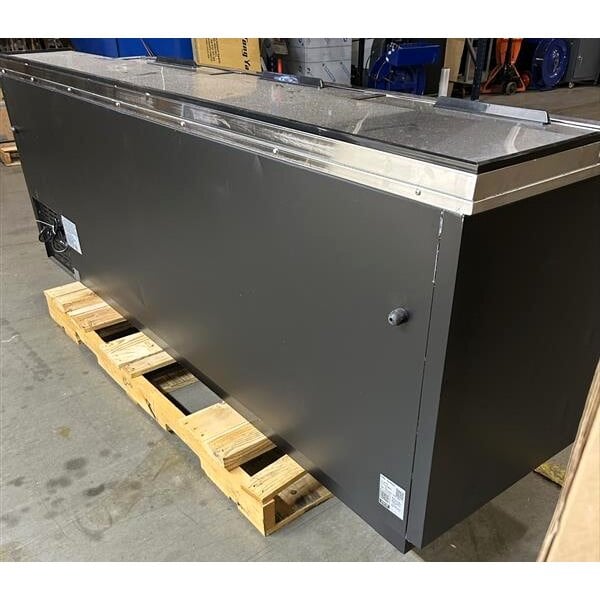 Scratch and Dent Avantco HBB-95-HC 95" Black Horizontal Bottle Cooler