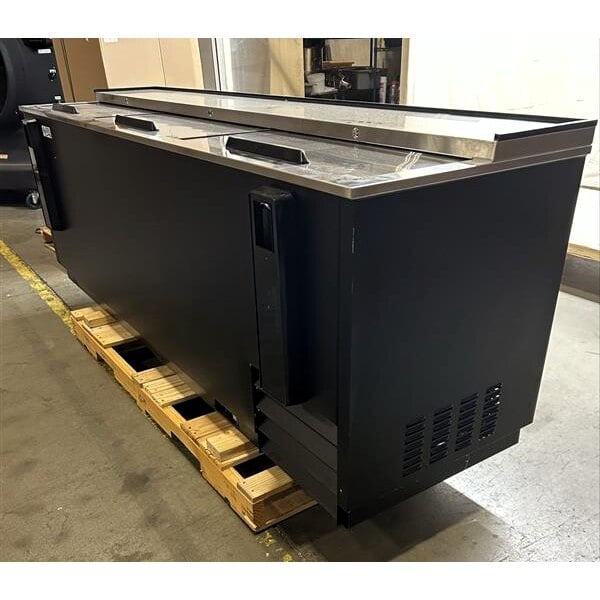 Scratch and Dent Avantco HBB-95-HC 95" Black Horizontal Bottle Cooler