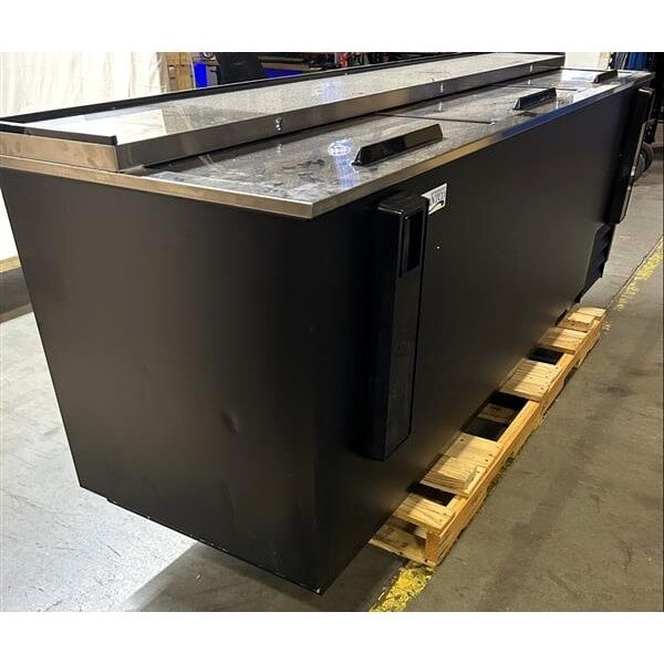 Scratch and Dent Avantco HBB-95-HC 95" Black Horizontal Bottle Cooler
